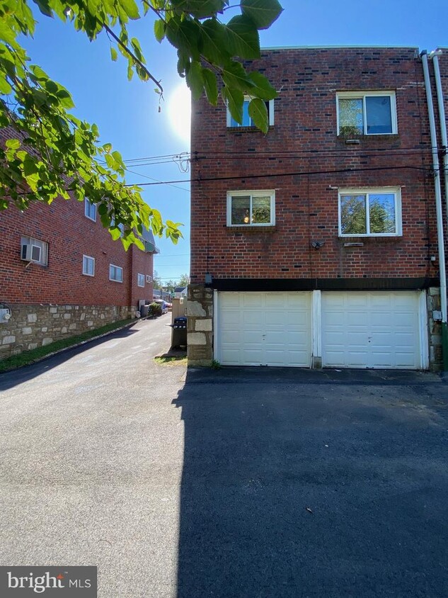 Primary Photo - 825 Solly Ave