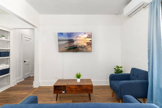 Foto del edificio - 728 Johnson Ave