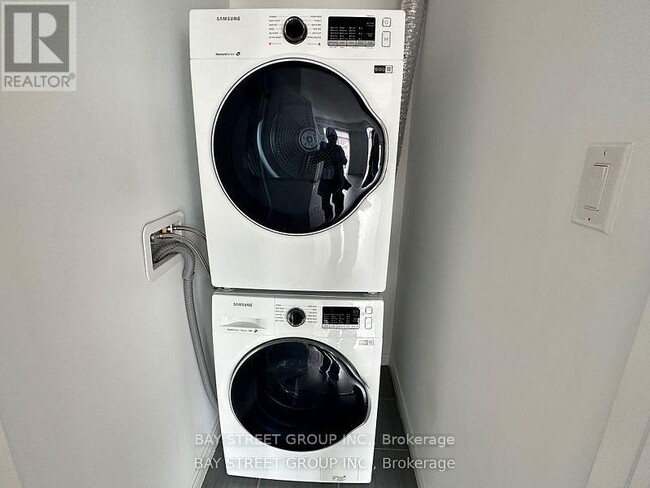 Photo du bâtiment - 2333 Sawgrass Dr