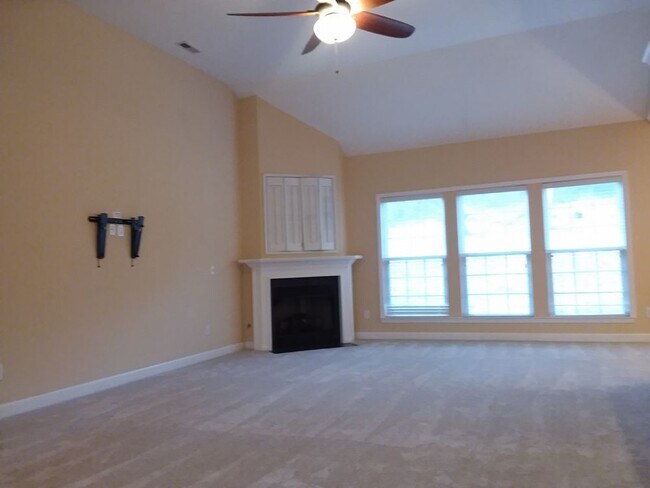 Foto del edificio - 6921 Sunnywood Dr