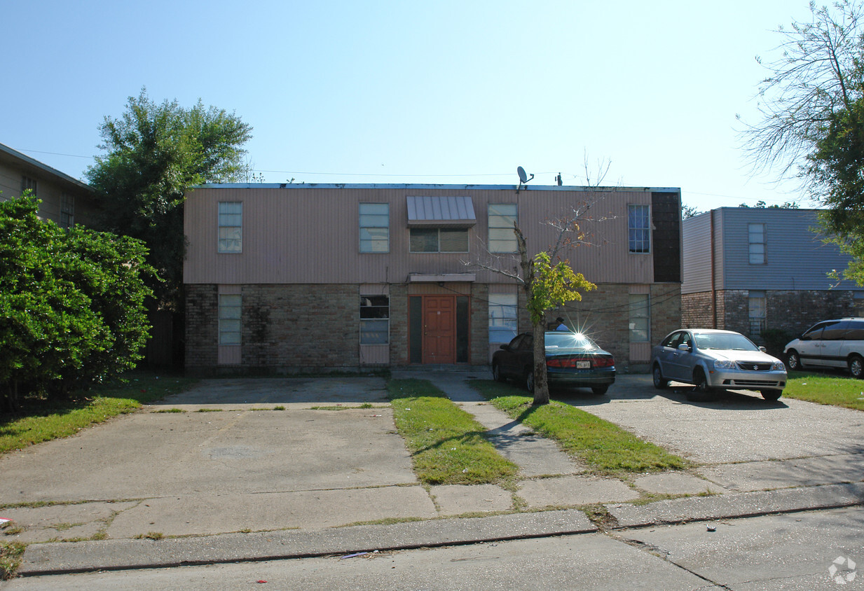 Primary Photo - 2401 Manson Ave