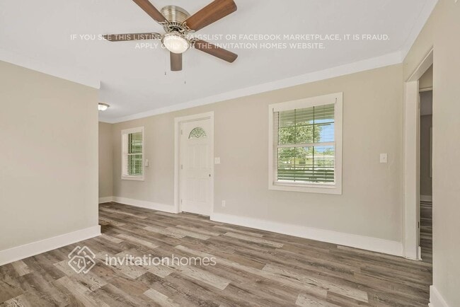 Foto del edificio - 450 Iris Rd