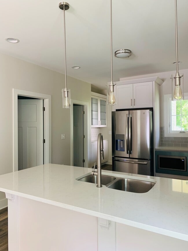 Building Photo - 1121 Cahal Ave