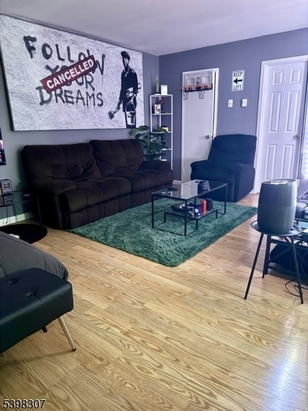 Foto del edificio - 469 River Styx Rd