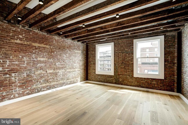 Building Photo - 3025 M St NW