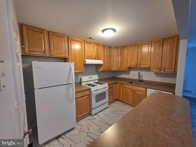 Building Photo - 2602 Saxony Dr