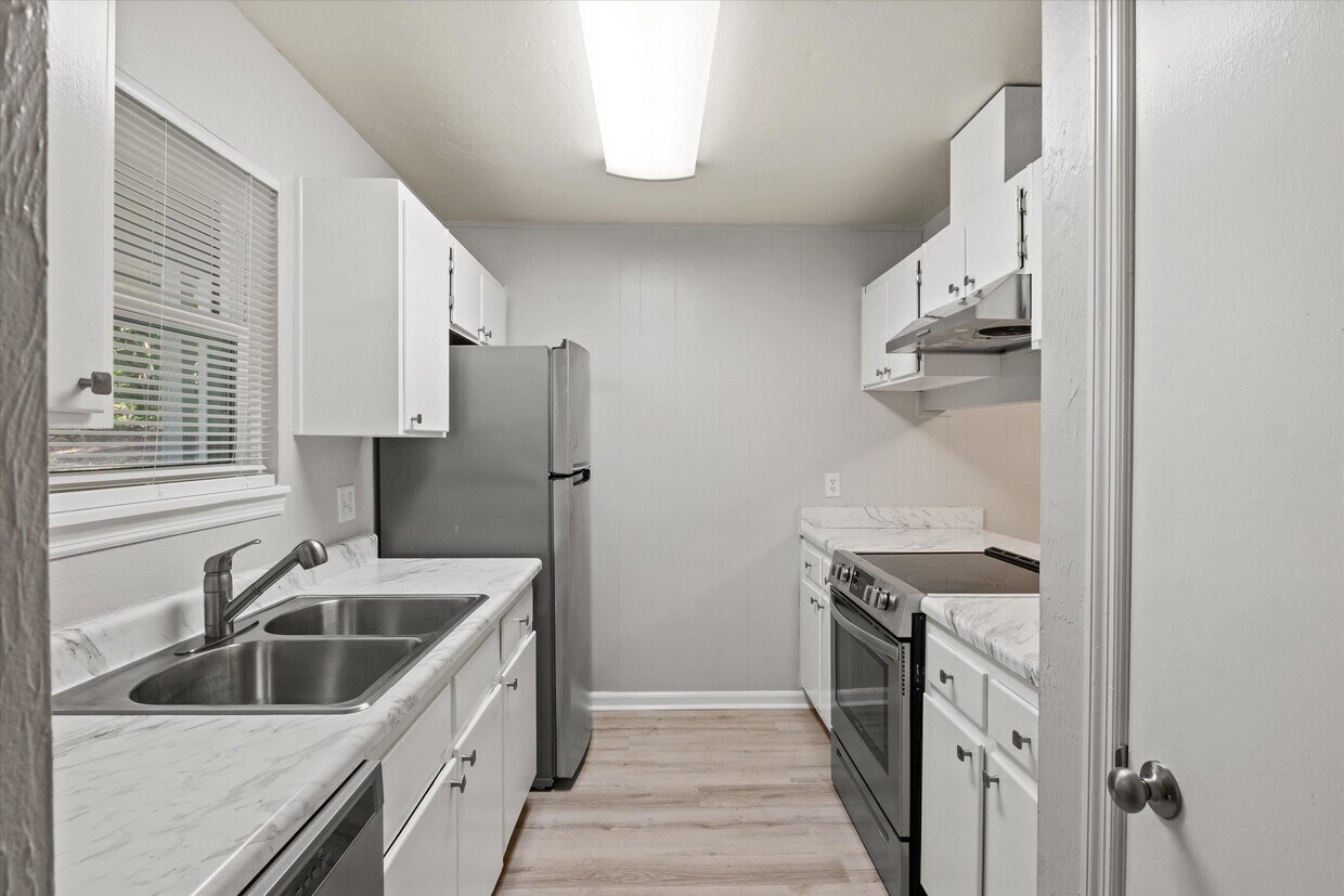 Foto principal - 4155 Brewster Rd
