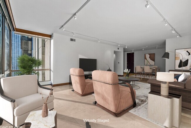 Foto del edificio - 100 E Bellevue Pl