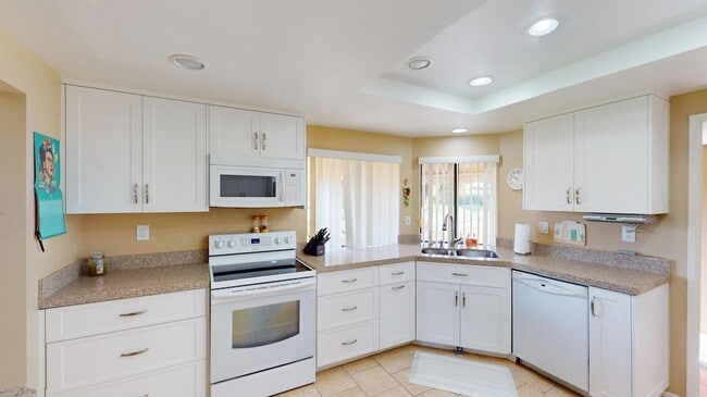 Building Photo - 72350 Rim Dr