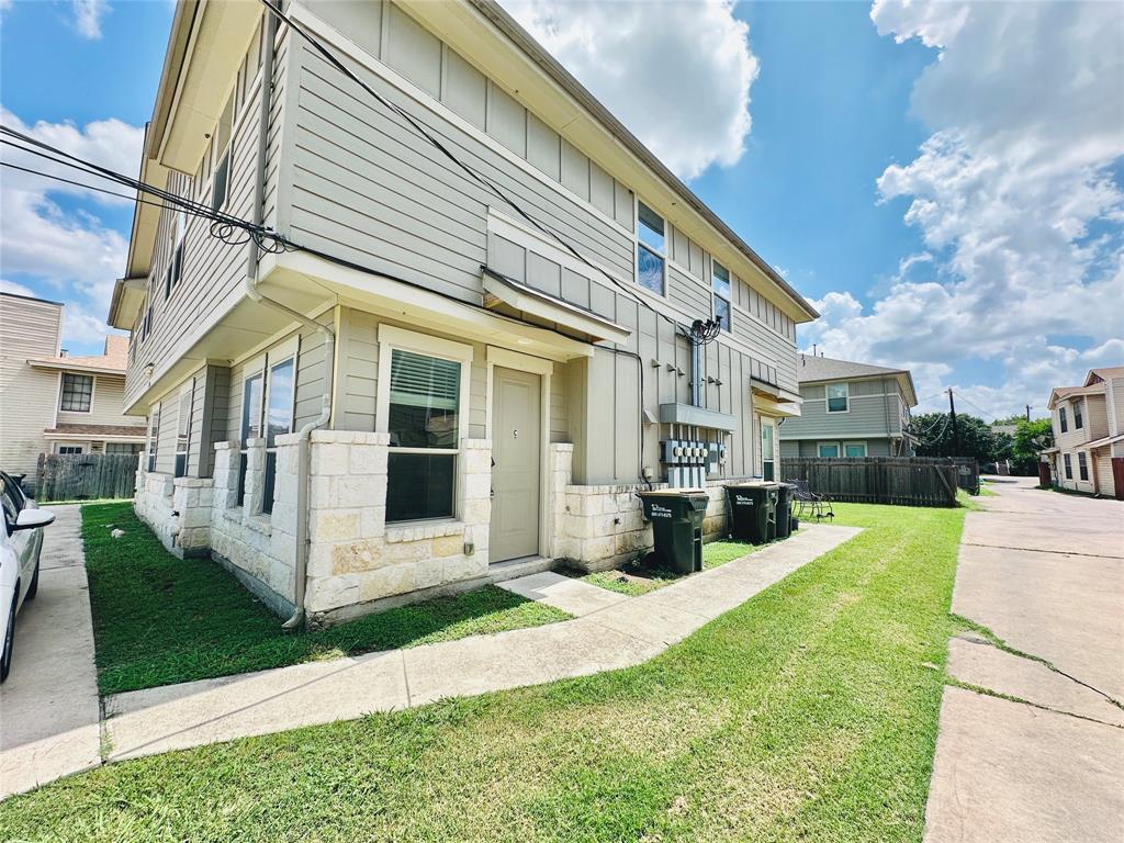 Foto principal - 2216 Creekside Ln