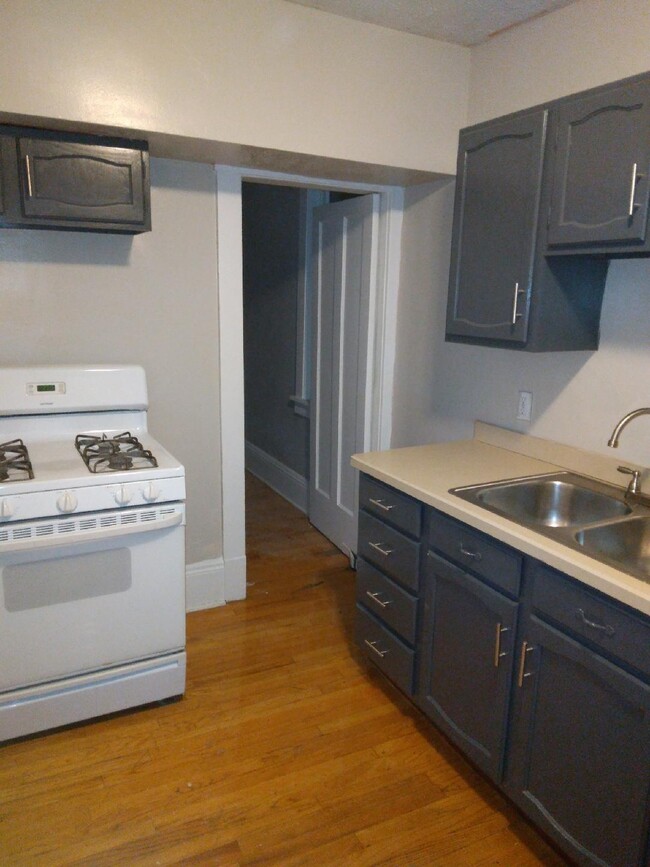 Building Photo - 3126 W 82nd St