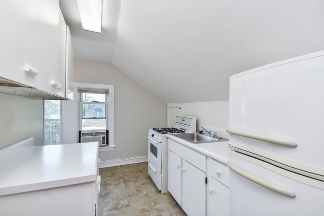 Building Photo - 544 Arlington Ave