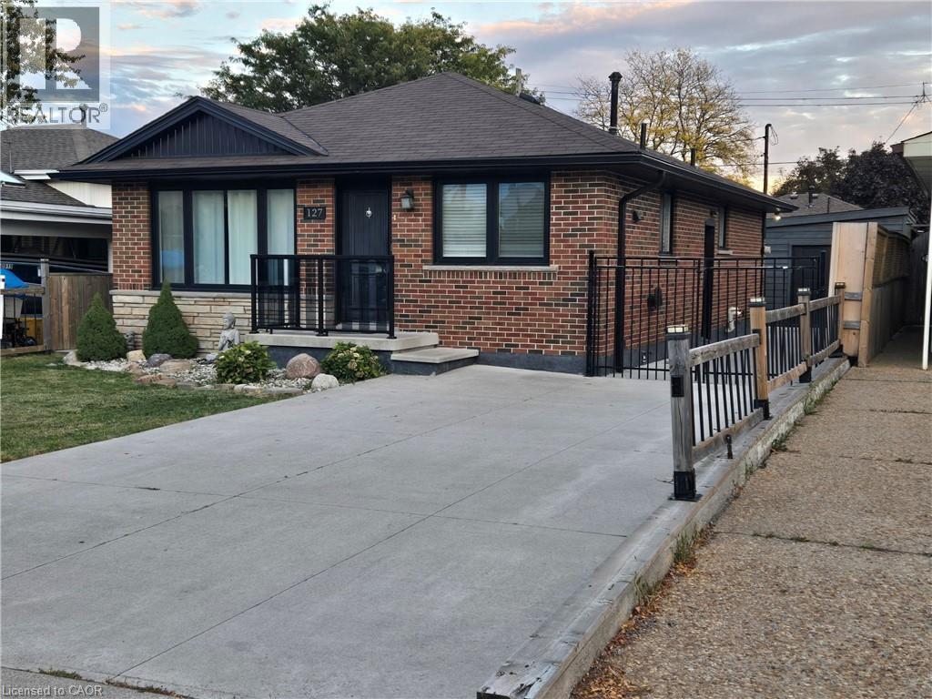 Primary Photo - 127 Currie St