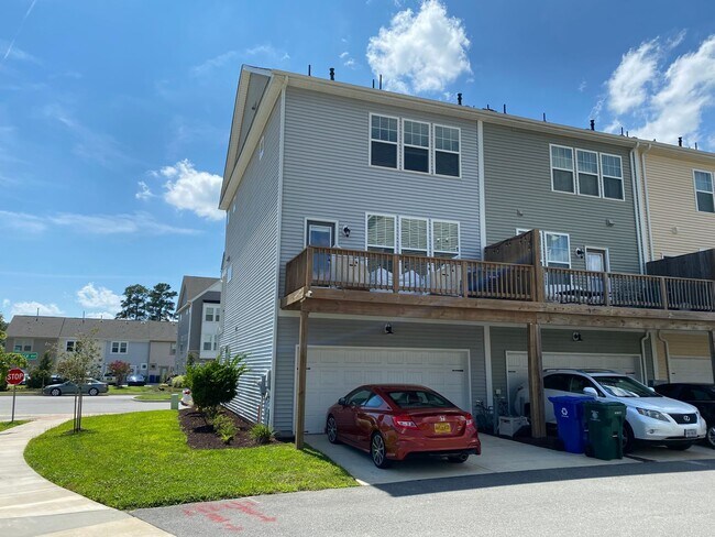 Foto del edificio - Huntington Pointe