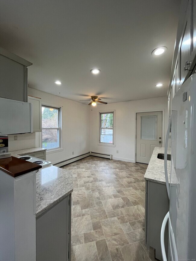 Building Photo - 120 Maltby St