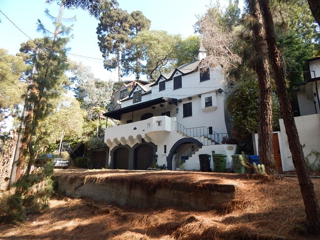 Building Photo - 1764 Prospect Dr