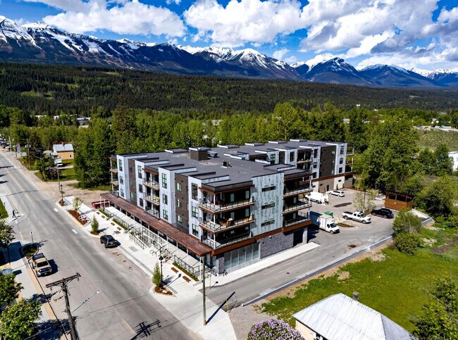 Photo du bâtiment - 901-907 7 St N