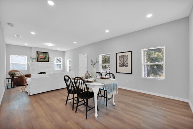 Foto del edificio - 405 W 19th St
