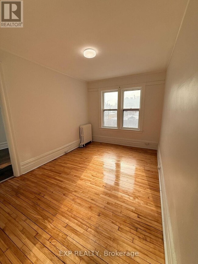 Building Photo - 366 Frank St