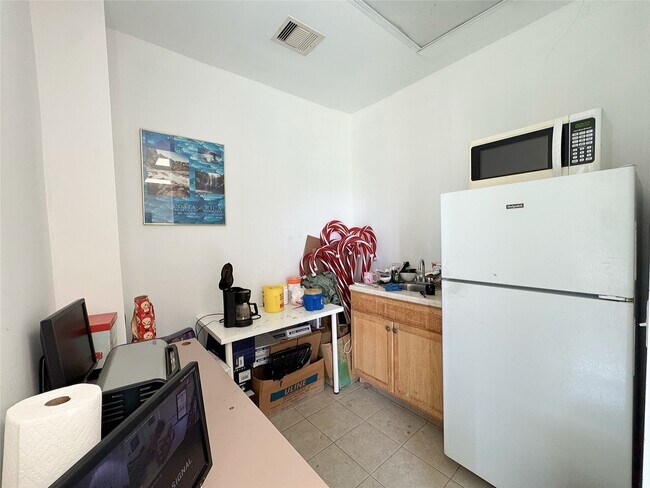 Foto del edificio - 12317 Bellaire Blvd