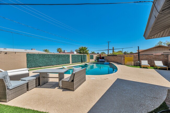 Foto del edificio - 8214 E Northland Dr