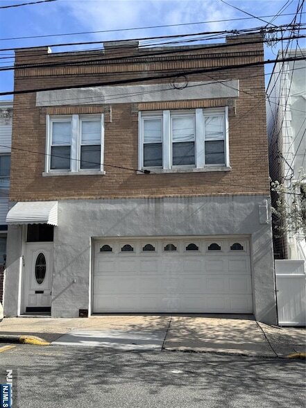 Building Photo - 326 70th St