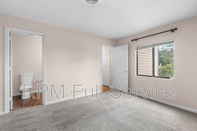 Foto del edificio - 135 Hicks Rd