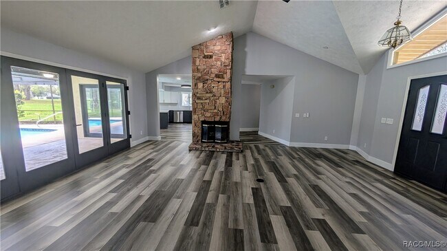 Building Photo - 768 E Jenkins Ct