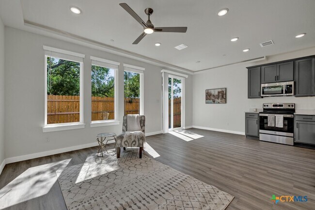 Foto del edificio - 104 Creekside Trail