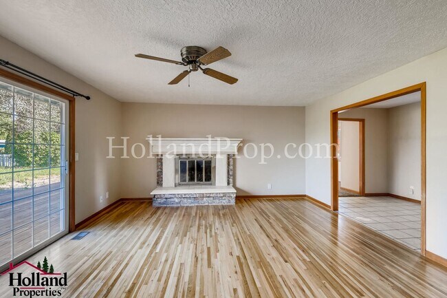 Foto del edificio - Espectacular Single Level 4 Bed Home in Hi...