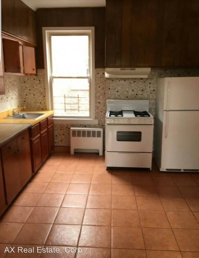 Building Photo - 44 Cliff St