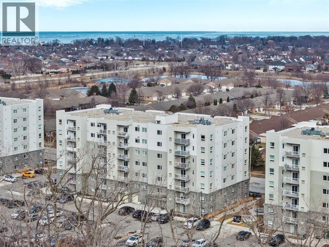Building Photo - 1611 Banwell Rd
