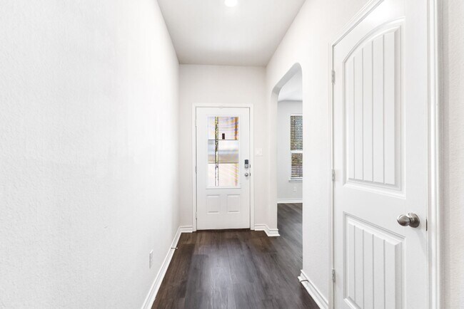 Foto del edificio - Well-Maintained 3-Bedroom Home – Ideal for Students & Professionals!