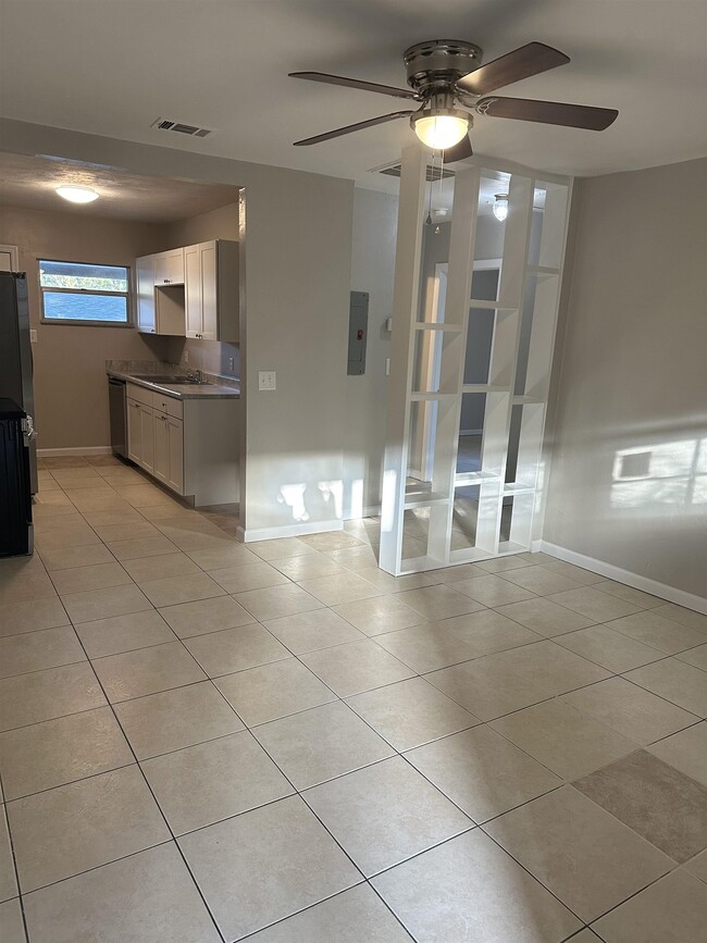 Building Photo - 1518 Arizona St