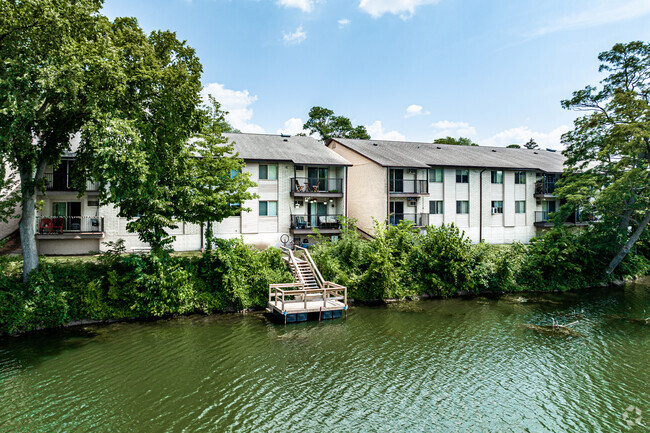 Community Dock - Half Moon Lake Apartments