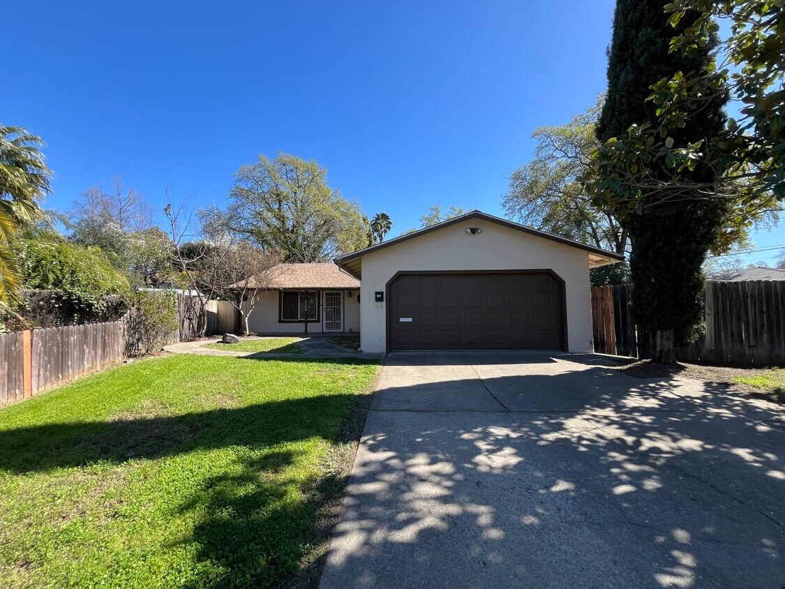 Foto principal - 8308 Begonia Ct