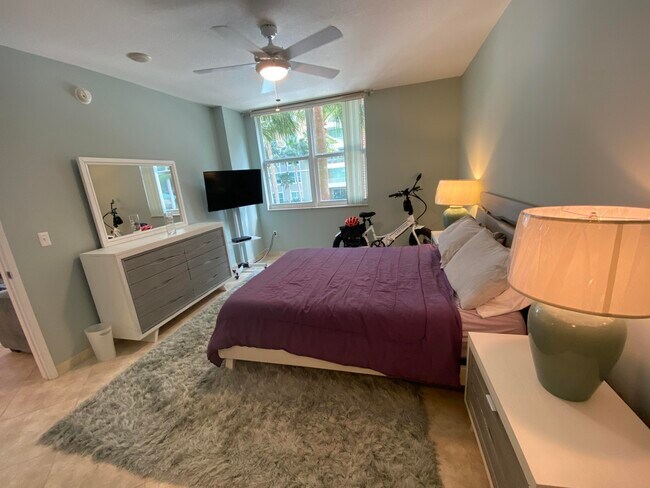 Building Photo - 700 E Boynton Beach Blvd