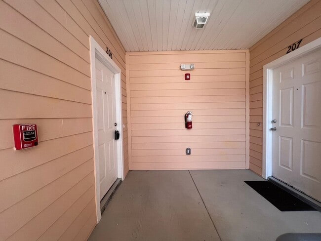 Building Photo - Beautiful condo in Summer Key