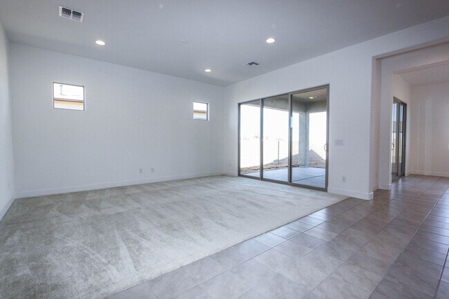 Foto del edificio - 3 bed 2 bath in Pronghorn Ranch