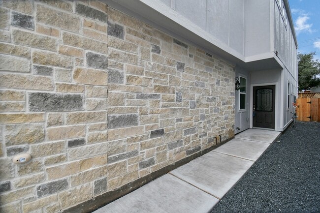 Foto del edificio - 8515 Rising Stream Dr