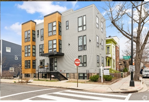 Building Photo - 700 16th St NE
