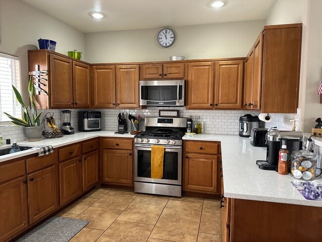 Building Photo - Spacious open floor plan located in the he...