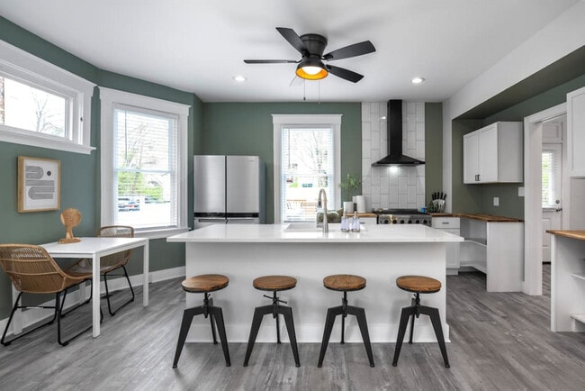 Foto del edificio - 2105 Burnet Ave