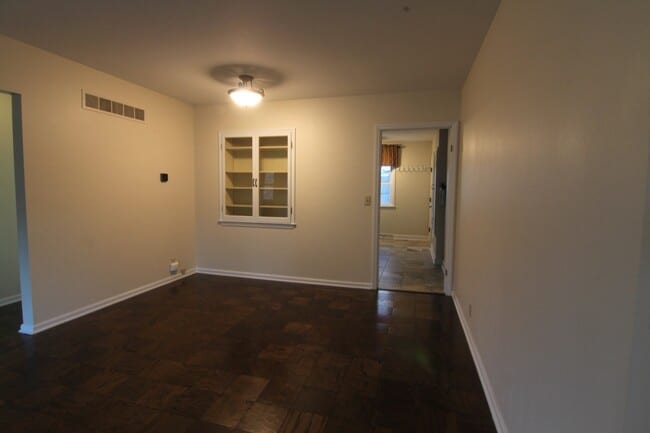 Building Photo - 853 Thackeray Trl