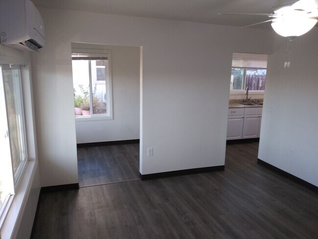 Foto del edificio - Cottage in W. Redding!