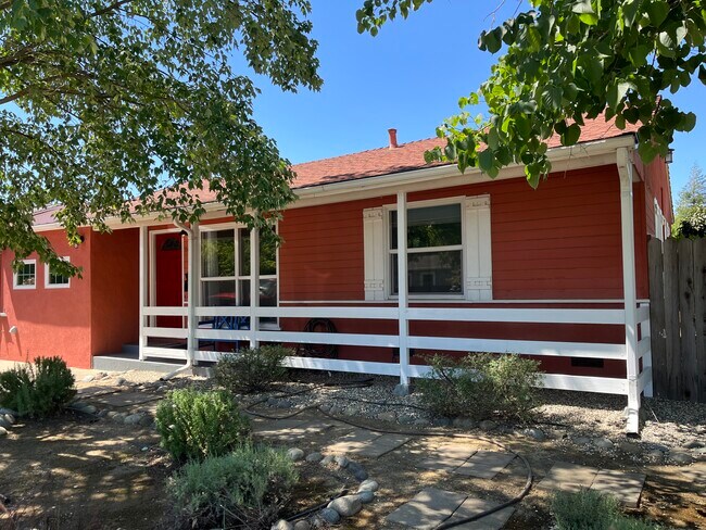 Building Photo - 1921 El Bolsillo Wy