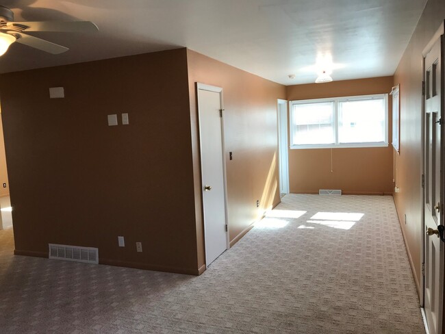 Building Photo - 105 Beechwood Ave