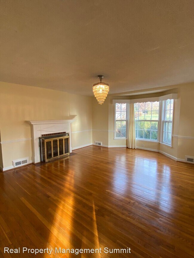 Foto del edificio - 5 br, 3 bath House - 785 Cherry Avenue