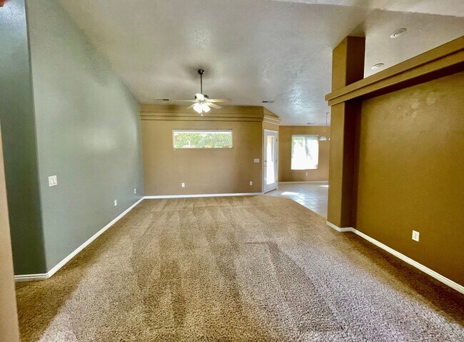 Building Photo - Adorable Home is Mirage Estates at Southgate