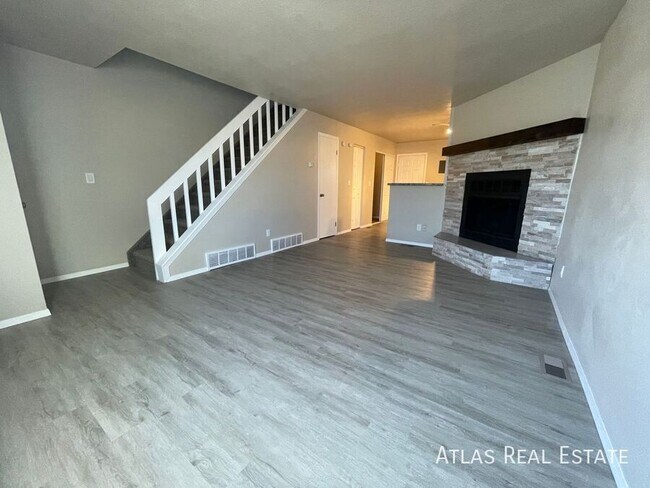 Photo - 1984 Mineola St Apartment